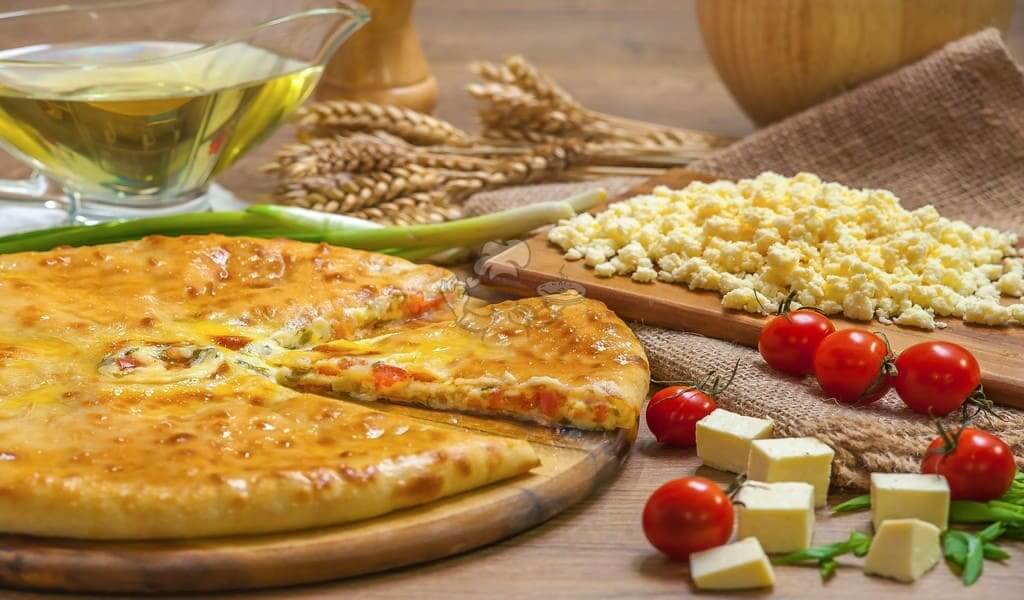 Пирог с помидорами, осетинским сыром и свежей зеленью